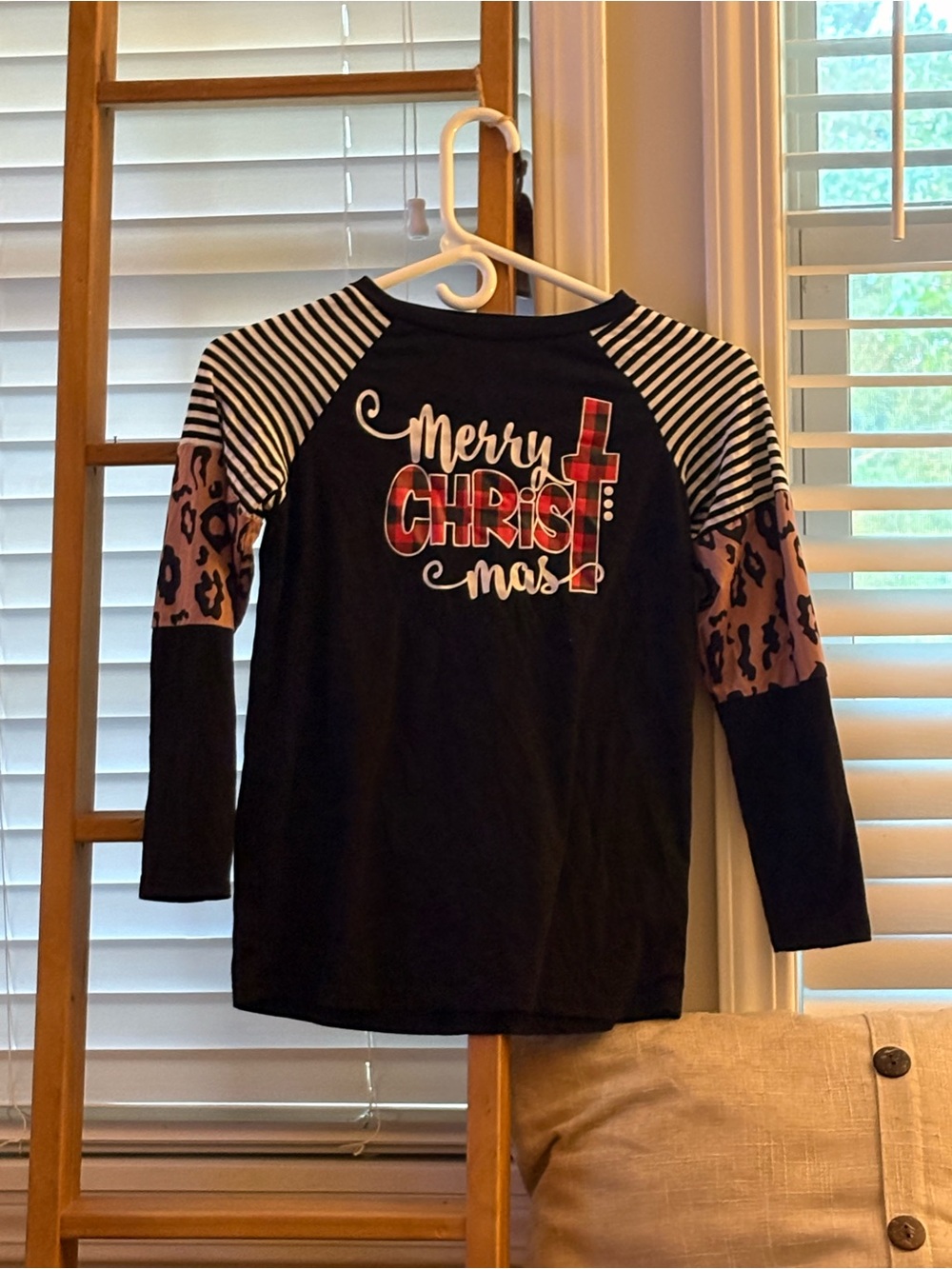 SHEIN Black Long-Sleeve 'Merry Christmas' Tee with Plaid Accent